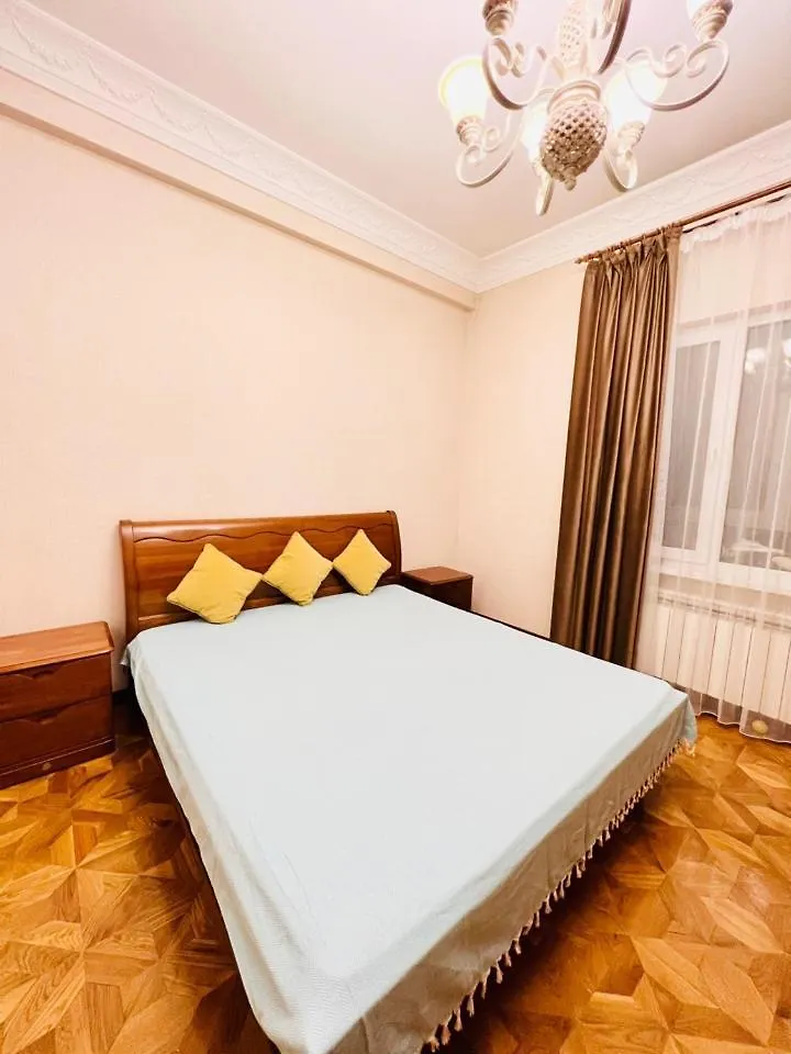 Уютные Апартаменты В Центре Алматы По Ул. Кожамкулова Д.229 0*, Alma-Ata